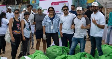 Axis Bank organizes cleanliness drive at Mahim Beach